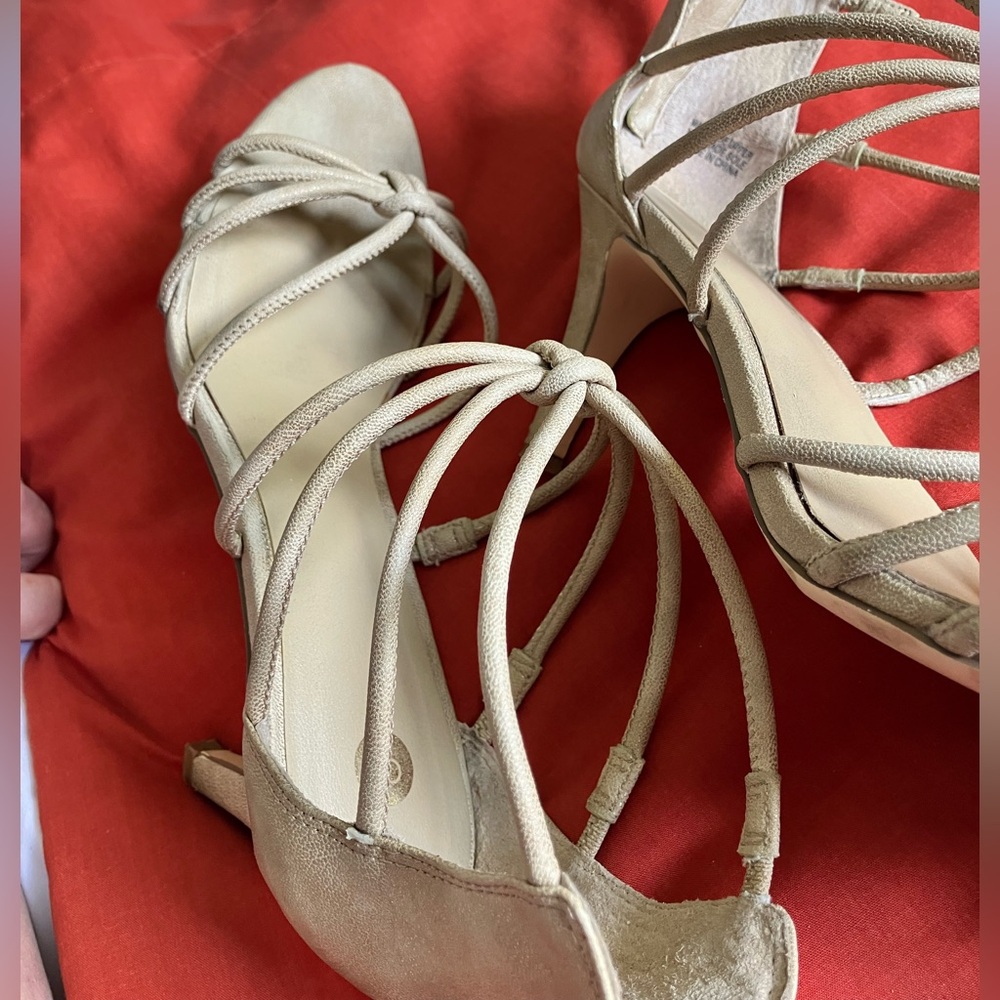 Elegant Beige Strappy Heels Ankle Sandals Size 8M.